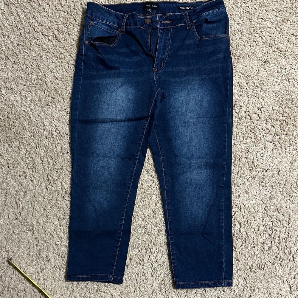 Tahari Hannah Women's Dark Indigo Capri Jeans size 10/30